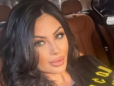 Кой събу дънките на Тафкова?! Миската остана само по бельо (HOT СНИМКИ)