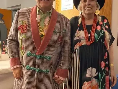 Лорд Евгени Минчев: Мадона облечена като руска багеристка. Михова с червена къделя. Милото - турбо лесничей? И още + СНИМКИ