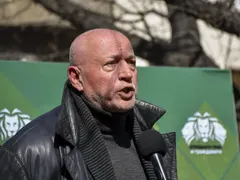 Максим Генчев: Простатата ми е като на войник, жена ми е доволна