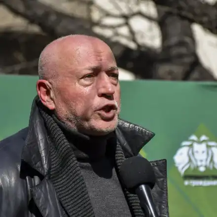 Максим Генчев: Простатата ми е като на войник, жена ми е доволна