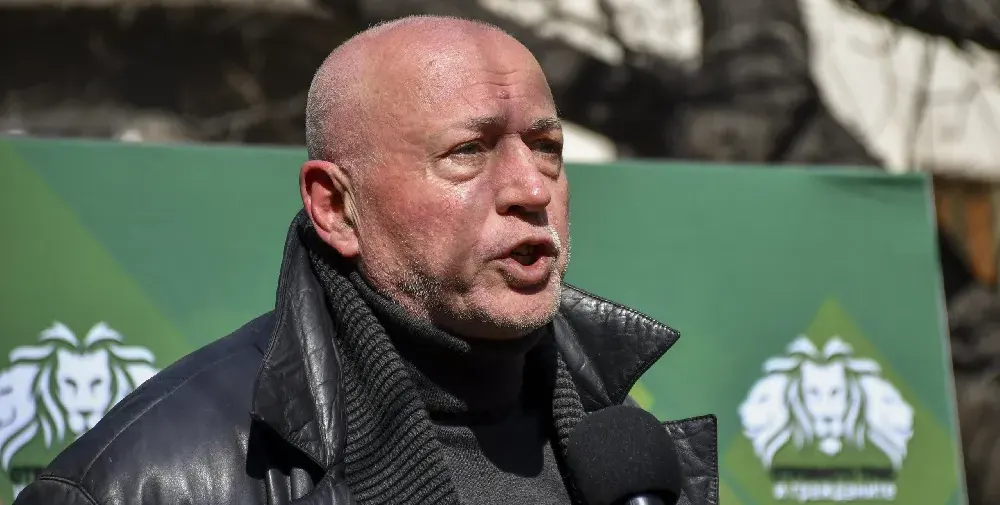 Максим Генчев: Простатата ми е като на войник, жена ми е доволна