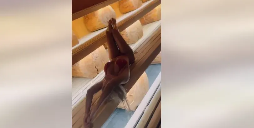 Андреа от жега се разпищоли в сауна