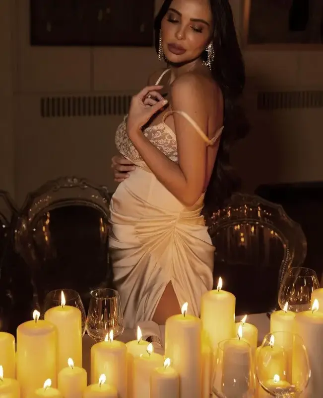 Полугола бременната Николета празнува рожден ден