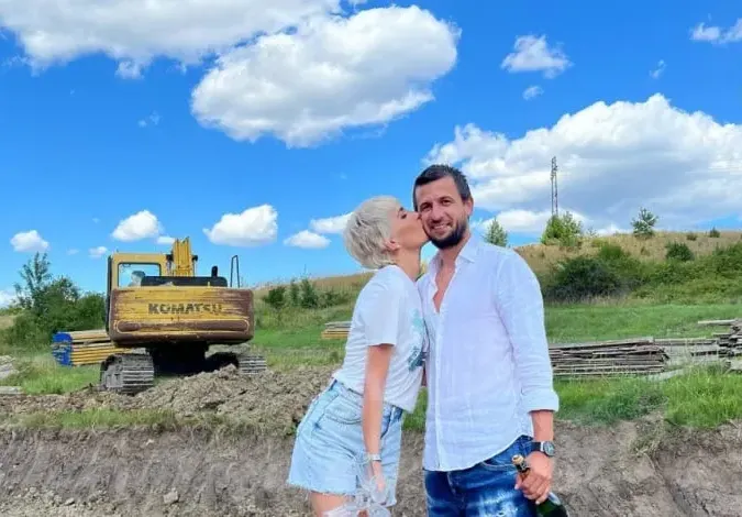 Ромина Тасевска посреща следващата Коледа в палат край София