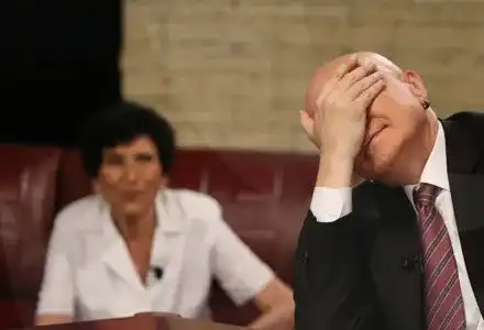 Слави крие 3 месеца смъртта на майка си