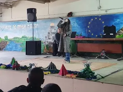 Крисия пя коледни песни на затворници