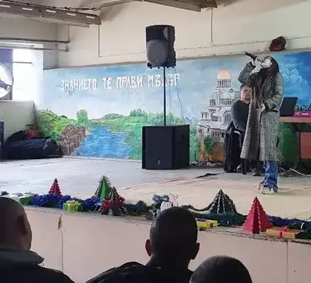 Крисия пя коледни песни на затворници