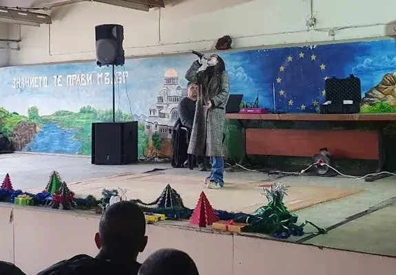 Крисия пя коледни песни на затворници