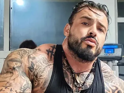 Кристиан Кирилов проговори за креватната си авантюра с мъж