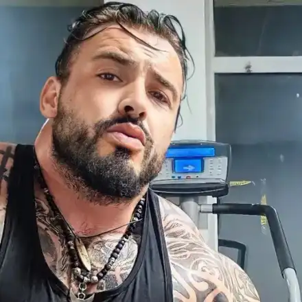 Кристиан Кирилов проговори за креватната си авантюра с мъж