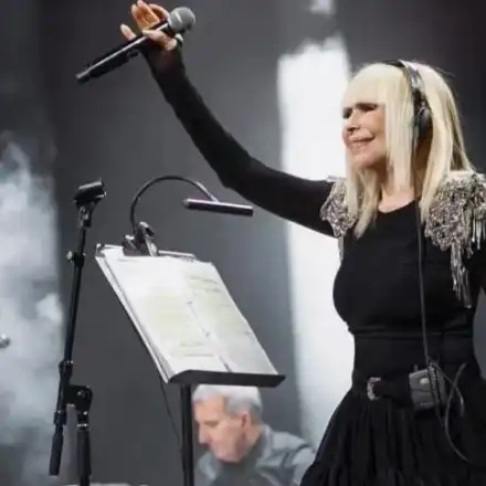 Фотошоп VS Реалност! Любителски СНИМКИ на Лили Иванова разкриха истината за примата! (Вижте тук)