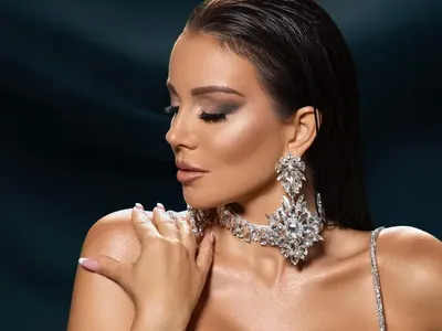 Възбуда в поп фолка! Емилия по впито боди запали мрежата СНИМКА