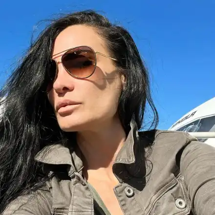 Цеци Красимирова се прибра край язовир