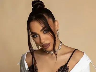 Айлин от „Ергенът”  се накичи с диаманти  от по-възрастен иранец