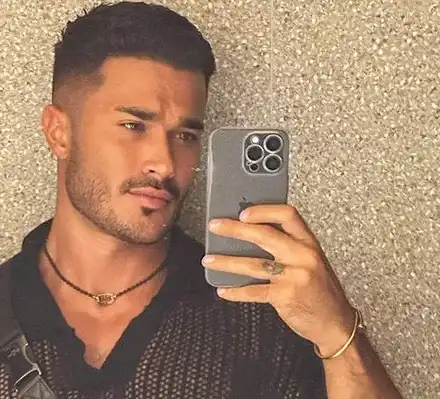 Ново гадже? Галин награби млада мацка (Снимки)