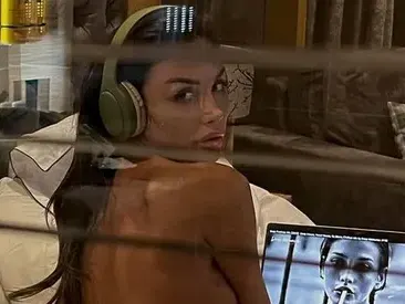 Бременна ли е Моника Валериева? СНИМКА