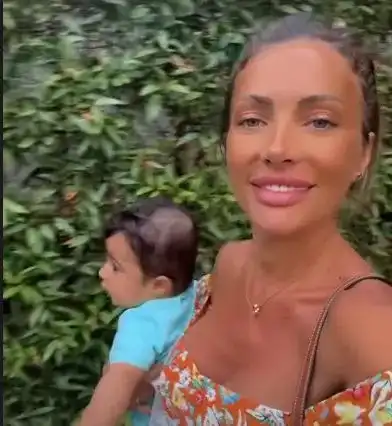 Русата Златка разходи силикона и в Тайланд