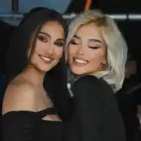 Нарязаната Дебора показва белезите си в клип (Снимки)