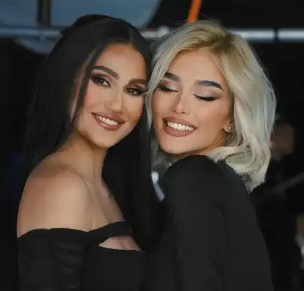 Нарязаната Дебора показва белезите си в клип (Снимки)