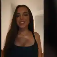 Вижте как щерката на Мара Отварачката друса новия си силикон (ВИДЕО)