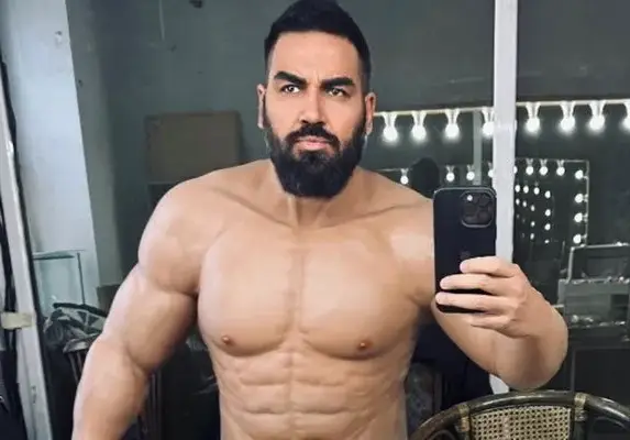 Фен не се къпе заради Азис