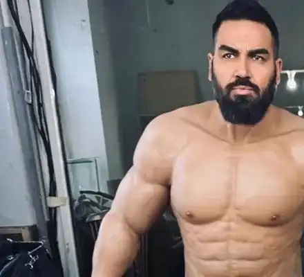 Фен не се къпе заради Азис