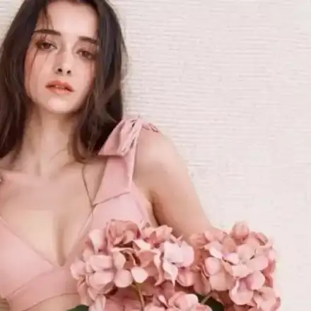 Победителката от “Ергенът” показа секси тяло