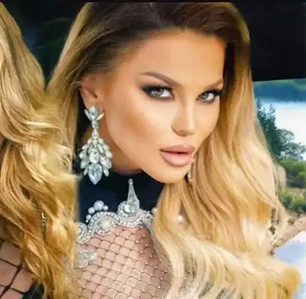 Деси Слава подари песен на Рени