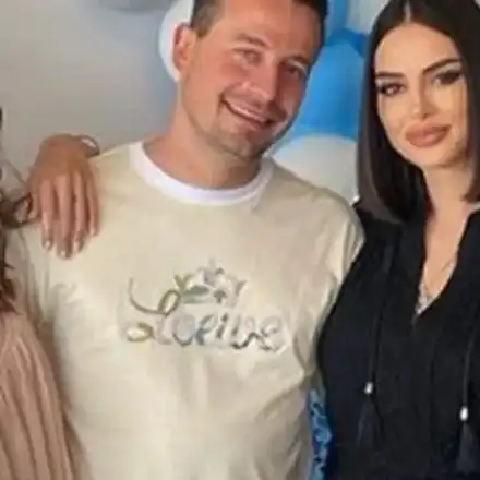 Внукът на Доган събра родителите си