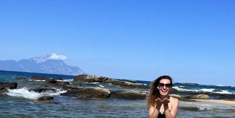 Бившата на президента Радев отново е без мъж, удари го на купони (Снимки)