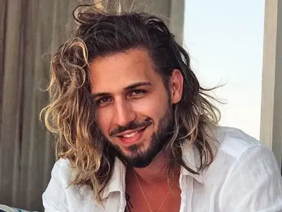 Рани от миналото: Папи Ханс тръгна на психотерапевт! Като дете всяка вечер чувал как родителите му се карат