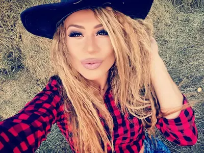 Капчикова събира пари за баща си