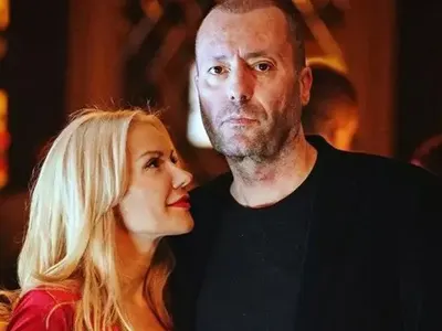 Разделени? Мария Игнатова украси елхата, чака подаръци от Нойзи