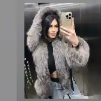 СКАНДАЛ! Тафкова се фука с подарък от Дядо Коледа – одрана лисица! Била ужасно добро момиче