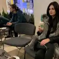 СКАНДАЛ! Тафкова се фука с подарък от Дядо Коледа – одрана лисица! Била ужасно добро момиче