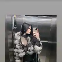 СКАНДАЛ! Тафкова се фука с подарък от Дядо Коледа – одрана лисица! Била ужасно добро момиче