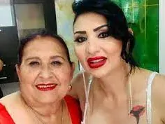 Софи Маринова не се отделя от майка си