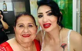 Софи Маринова не се отделя от майка си