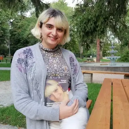 Транссексуалната Петра изнудвана от модна агенция