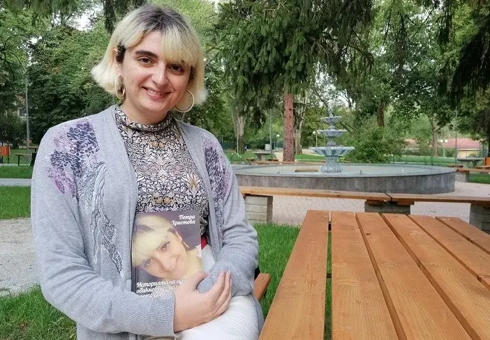 Транссексуалната Петра изнудвана от модна агенция