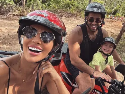 Втори меден месец: Златка замъкна  бебето и сина на Благо  в Тайланд