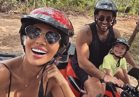 Втори меден месец: Златка замъкна  бебето и сина на Благо  в Тайланд