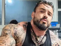 Кристиан Кирилов проговори за креватната си авантюра с мъж