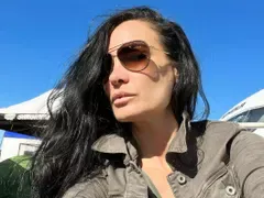 Цеци Красимирова се прибра край язовир