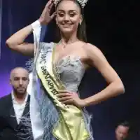 ЗАГОРЕЛИ! Ето кои известни търсят любовта в интернет