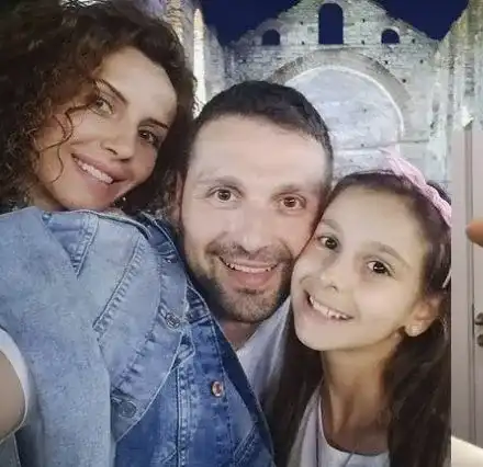 14-годишната щерка  на Александър Сано изду устни СНИМКА