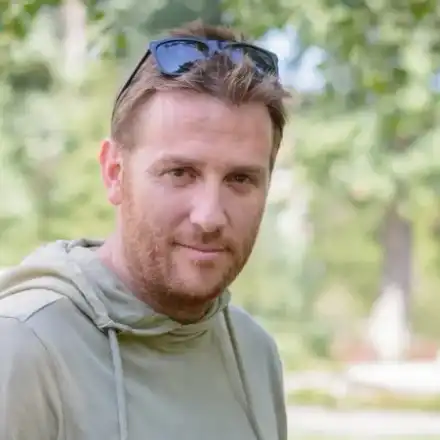 Актьор от “Татковци” ученик на физика Тео