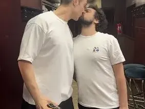 Актьорът Филип Буков след целувка с мъж: Не сме обратни! СКАНДАЛНА СНИМКА