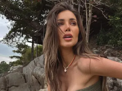 Алекс Богданска  се нанесе в мезонет