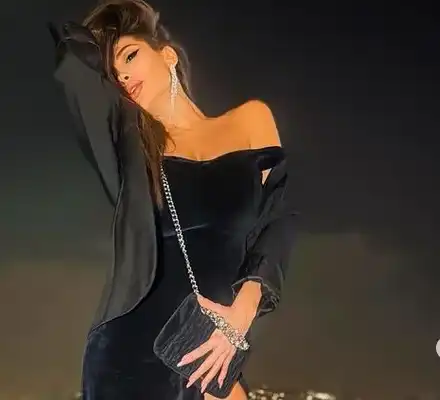 Ариа показа умопомрачителен бедър СНИМКА